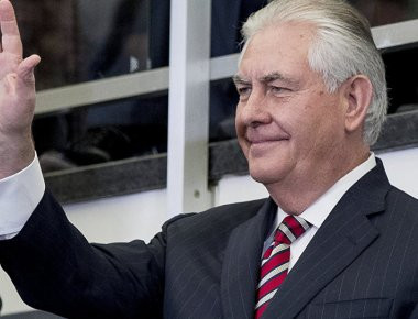 Μόσχα: Αναστάτωση λόγω μαύρου καπνού λίγο πριν προσγειωθεί ο ΥΠΕΞ των ΗΠΑ (βίντεο) (upd)